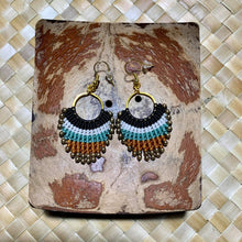 Load image into Gallery viewer, Beaded macrame earrings