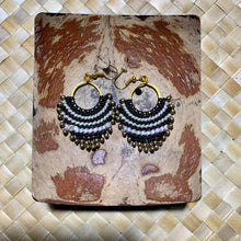 Load image into Gallery viewer, Beaded macrame earrings