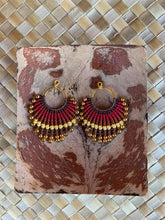 Load image into Gallery viewer, Beaded macrame earrings