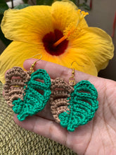 Load image into Gallery viewer, Crocheted monstera earrings