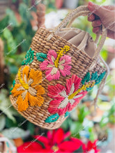 Load image into Gallery viewer, Embroidered seagrass bags
