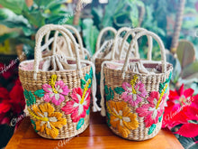 Load image into Gallery viewer, Embroidered seagrass bags