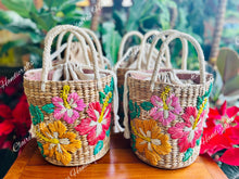 Load image into Gallery viewer, Embroidered seagrass bags