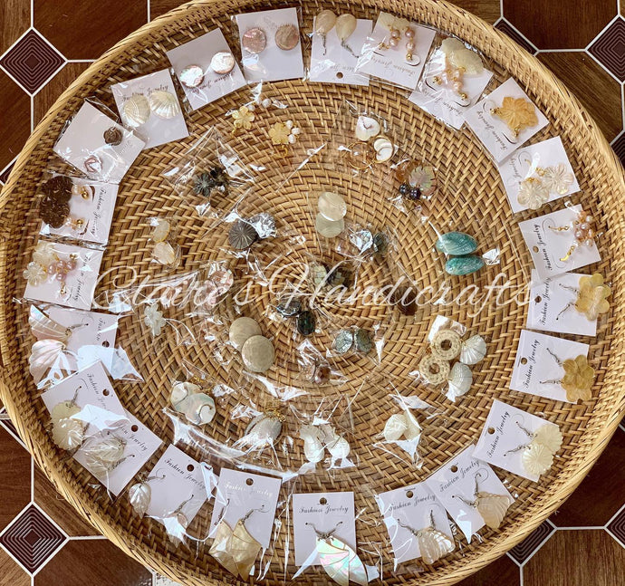 Assorted mother of pearl, freshwater...