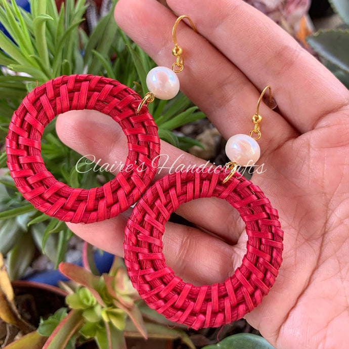 Freshwater pearl and rattan earrings...