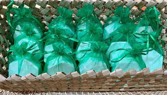 Assorted mother of pearl, fresh...