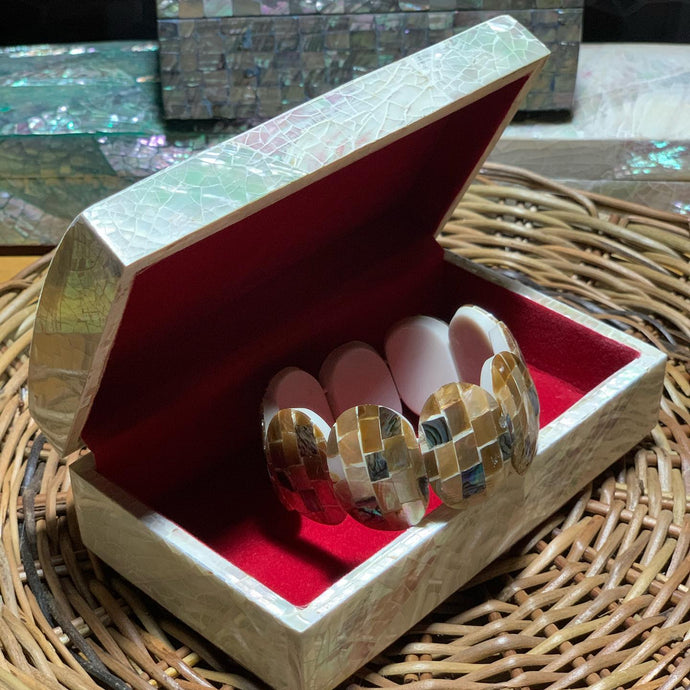 Stretchable mother of pearl bracelets...