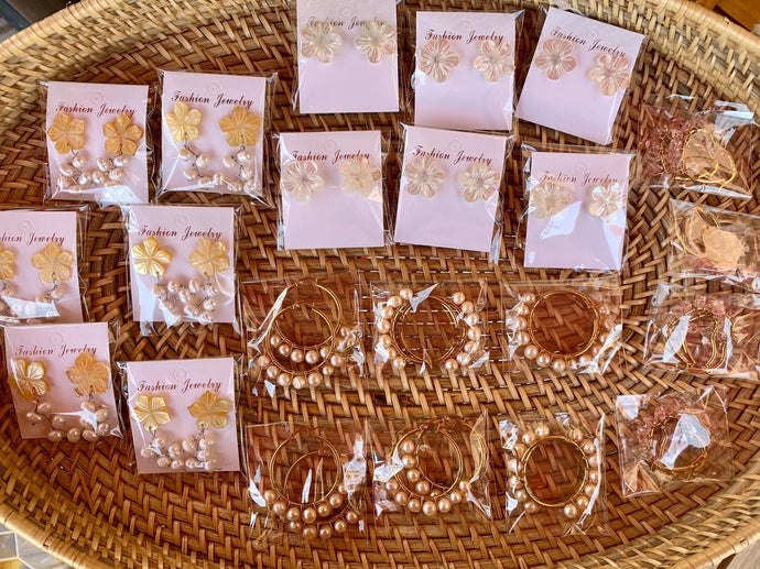 Mother of pearl, freshwater pearl,...