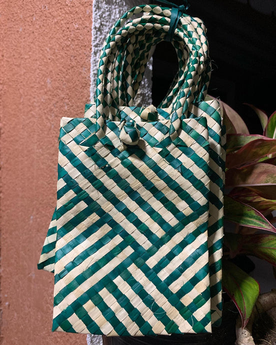 5”x7”x2” handwoven gift bags available...