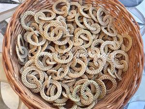 Double-looped rattan pieces