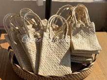 Load image into Gallery viewer, Buri gift bags
