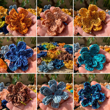 Load image into Gallery viewer, Crocheted raffia flowers
