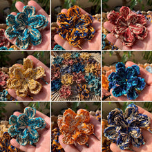 Load image into Gallery viewer, Crocheted raffia flowers
