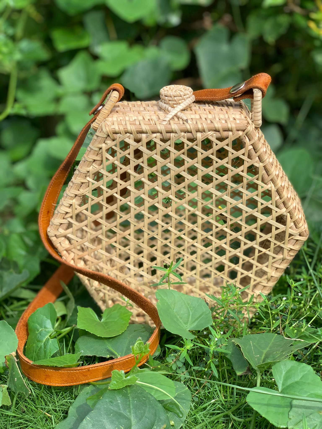 Hexagon rattan bag with genuine leather sling