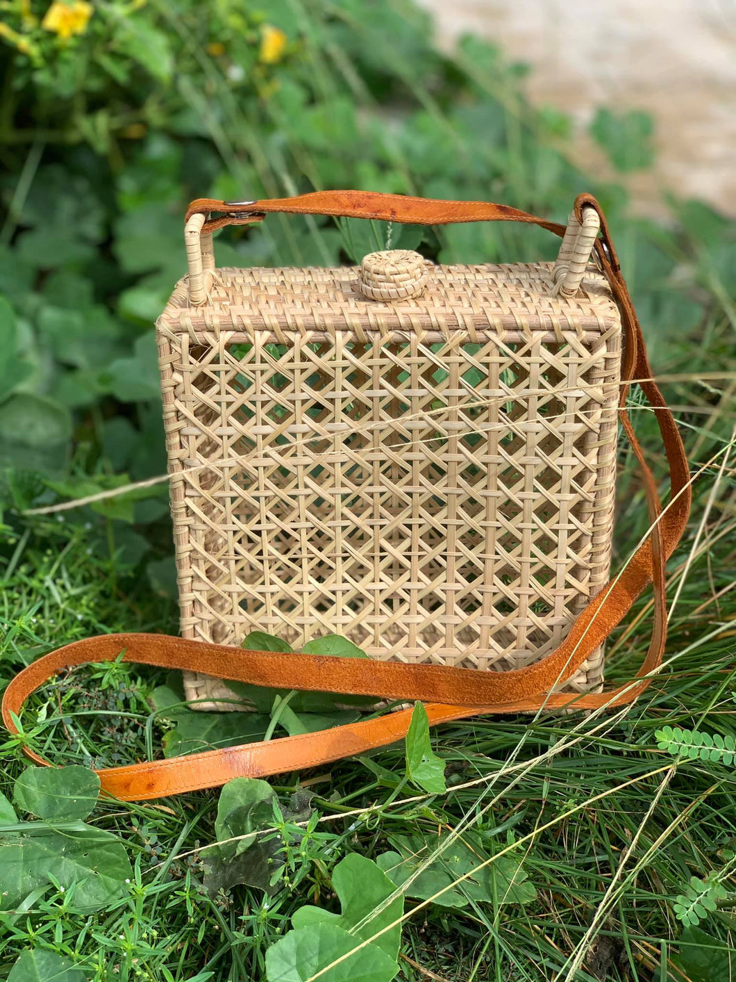Square rattan bag with genuine leather sling
