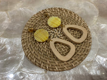 Load image into Gallery viewer, Rattan earrings with shells and wooden beads
