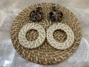 Rattan earrings with shell beads