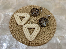 Load image into Gallery viewer, Rattan earrings with shells and wooden beads
