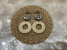 Load image into Gallery viewer, Rattan earrings with shell beads
