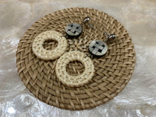 Load image into Gallery viewer, Rattan earrings with shell beads
