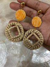 Load image into Gallery viewer, Rattan earrings with shell beads
