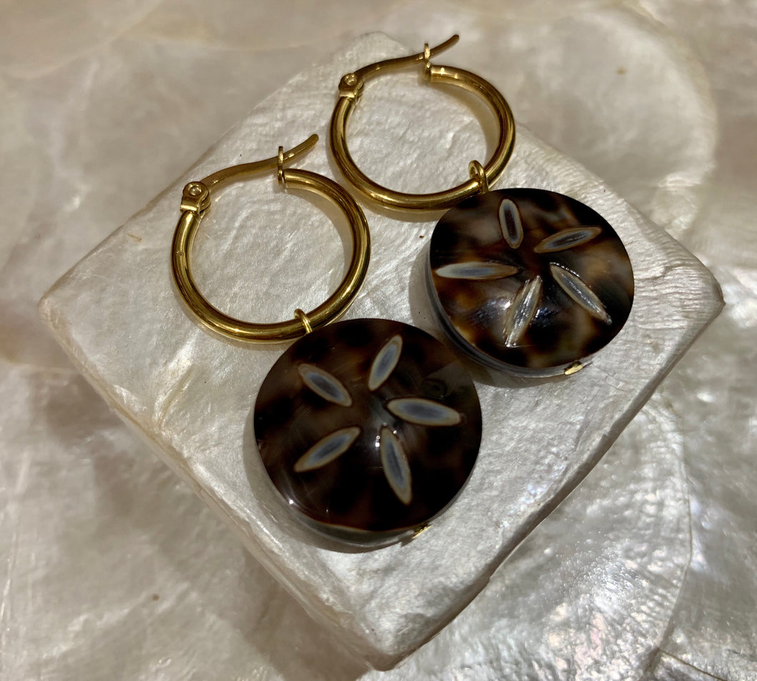 Shell hoop earrings