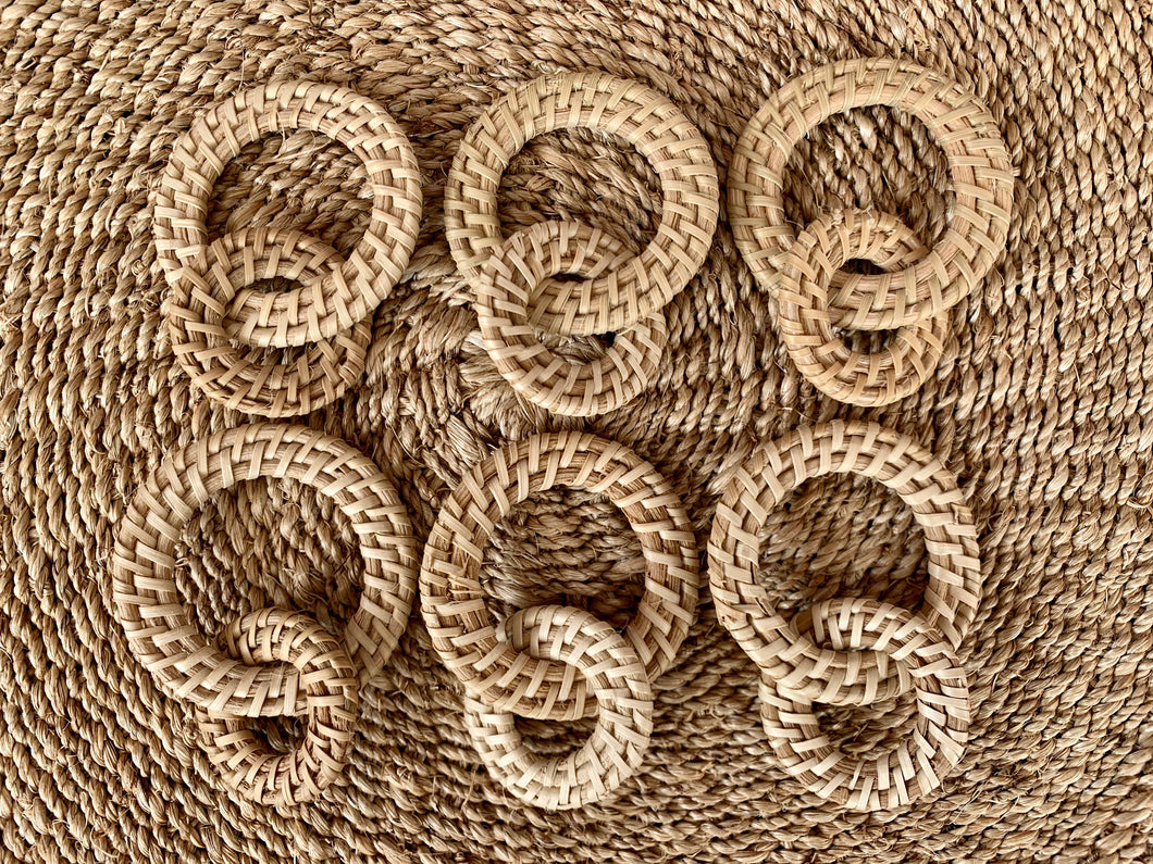 Rattan double-looped pieces
