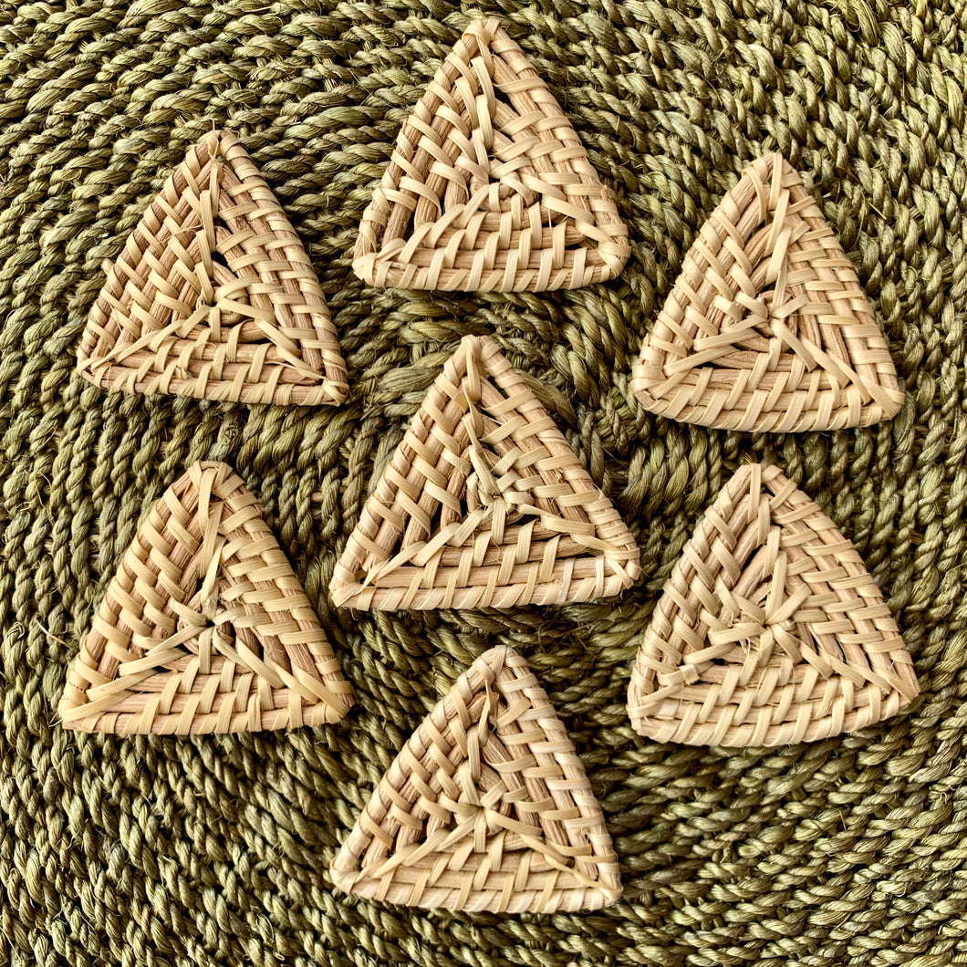 Triangle rattan pieces (4.5cm)