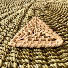 Load image into Gallery viewer, Triangle rattan pieces (4.5cm)

