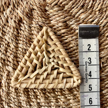 Load image into Gallery viewer, Triangle rattan pieces (4.5cm)
