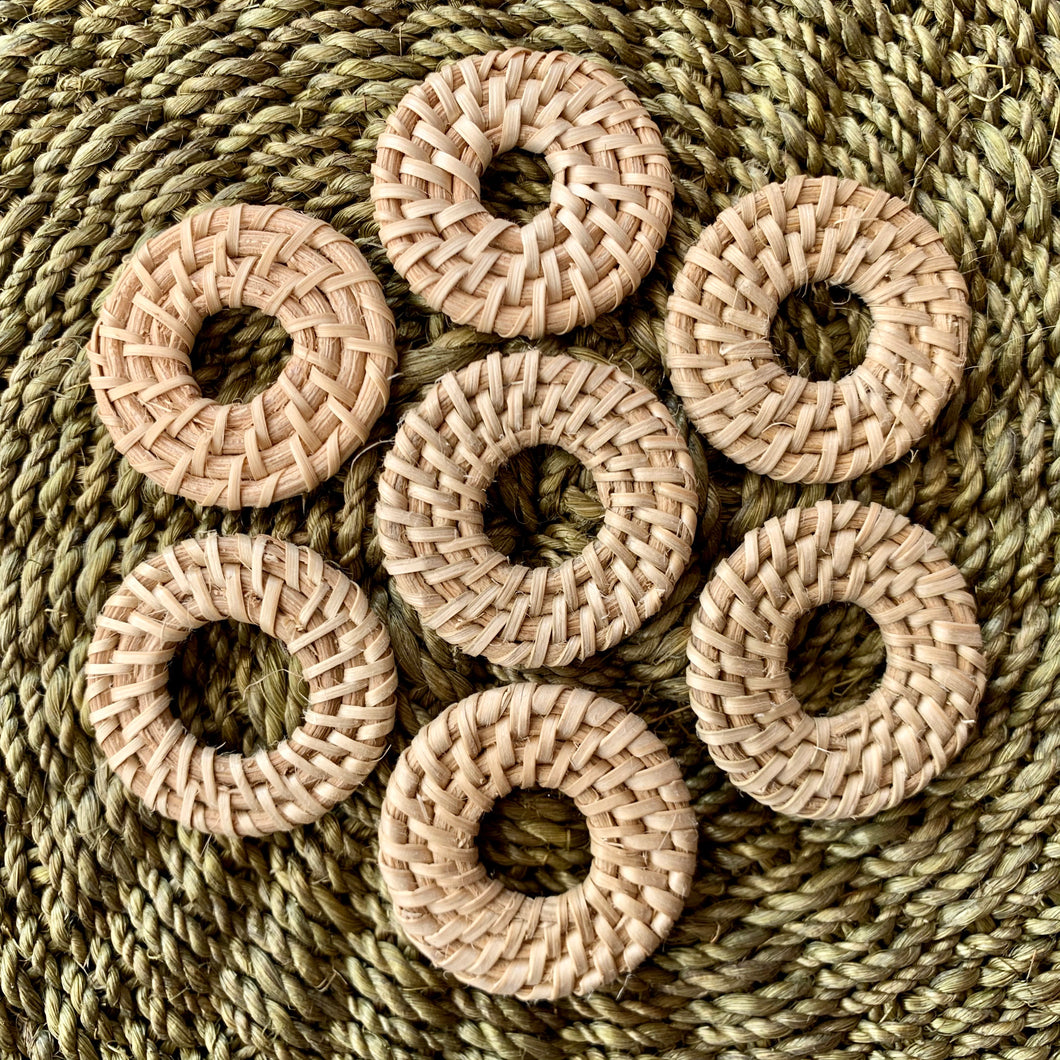 4 Lined round rattan pieces (3.5cm)