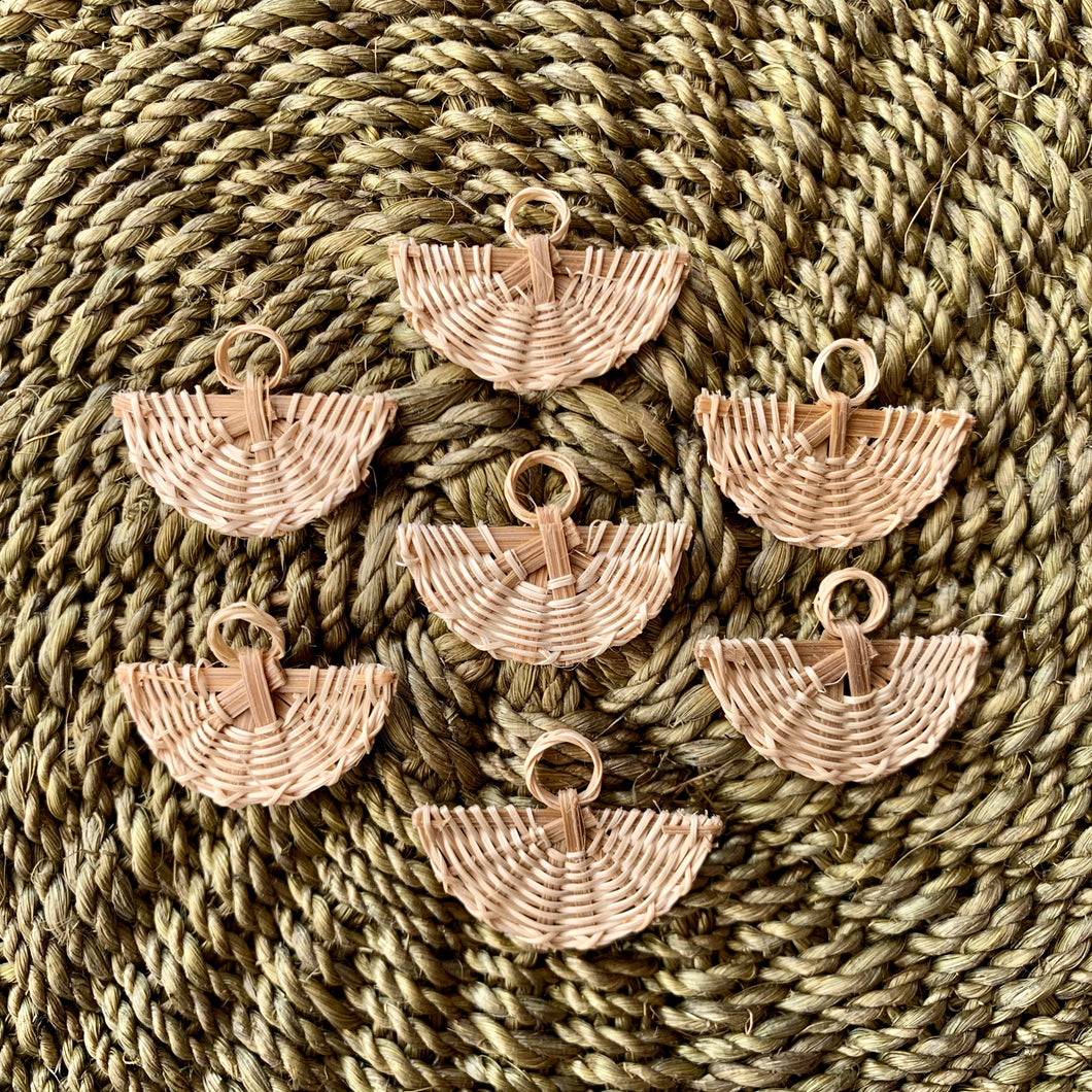 Fan rattan pieces (2.5cm x 3.5cm)