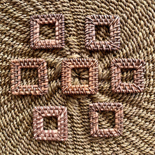 Load image into Gallery viewer, Square rattan pieces (4cm)
