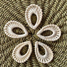 Load image into Gallery viewer, Rattan pieces (5cm)
