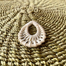 Load image into Gallery viewer, Rattan pieces (5cm)
