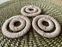 Load image into Gallery viewer, Raffia pieces (7cm)
