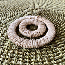 Load image into Gallery viewer, Raffia pieces (7cm)
