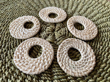 Load image into Gallery viewer, Rattan pieces (5cm)
