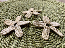 Load image into Gallery viewer, Raffia pieces (6cm)

