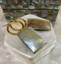 Load image into Gallery viewer, Mother of pearl hoop earrings
