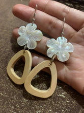 Load image into Gallery viewer, Mother of pearl earrings - Claire&#39;s Handicrafts
